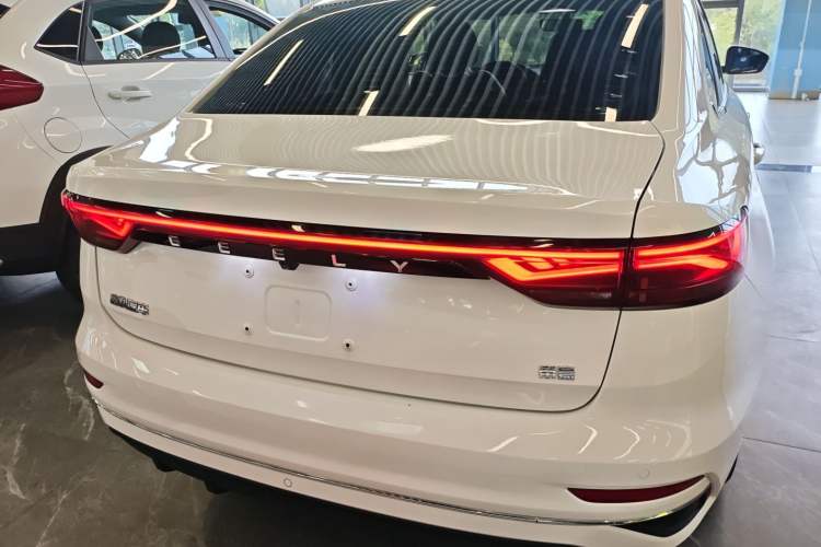 Used Geely Auto Emgrand 2022 4th Generation 1.5L CVT Flagship Model
