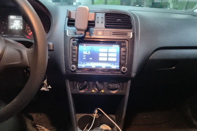 Used Volkswagen Polo 2014 1.4L Manual Fashion Edition Audio And AC Panel