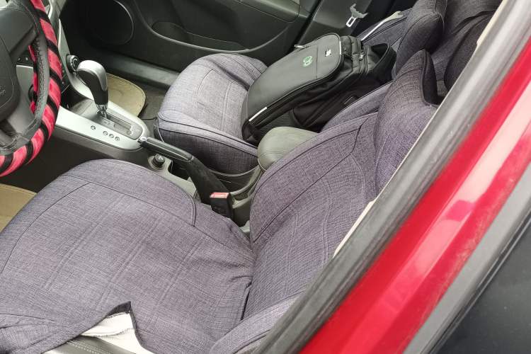 Used Chevrolet Cruze 2013 1.6L SE AT Left Front Seat