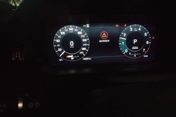 Used Land Rover Discovery Sport 2022 Revised Version 249 PS R-Dynamic S Performance Edition 5 Seats Odometer Close Up