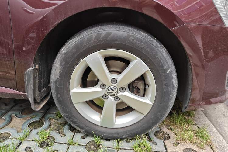 Used Volkswagen Lavida 2013 Revised Classic 1.6L Manual Fashion Edition Exterior 1