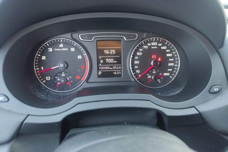 Used Audi Q3 2015 30 TFSI Comfort Model