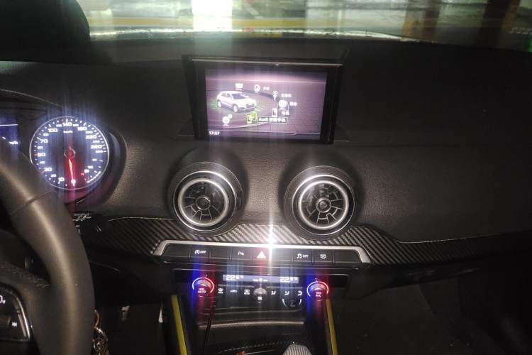 Used Audi Q2L 2018 35 TFSI Fashion Dynamic Version China VI Emission Standard Audio And AC Panel