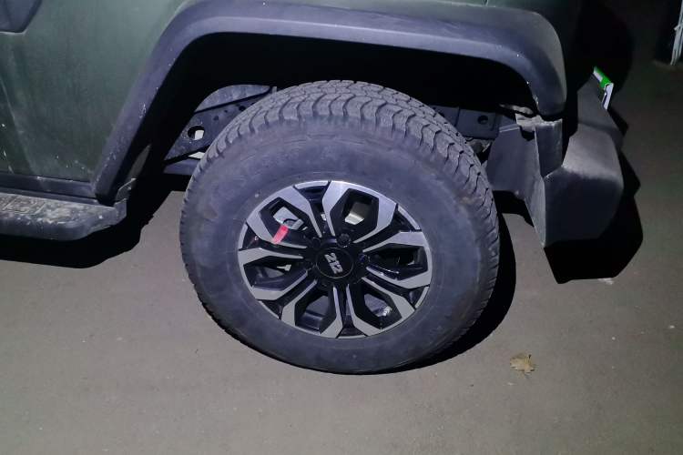 Used 212 T01 2024 2.0T Explorer Right Front Wheel Hub