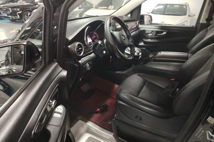 Used Mercedes-Benz V-Class 2018 V 260 Avantgarde Edition China VI
