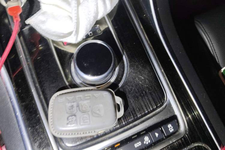 Used Jaguar XFL 2020 XFL 2.0T P200 Two-Wheel-Drive Elite Edition Gear Lever