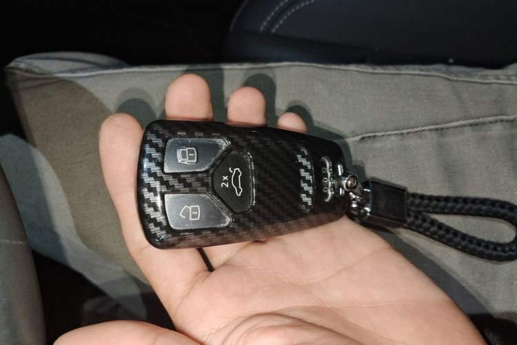 Used Audi A4L 2020 40 TFSI Fashionable and Elegant Model Vehicle Key