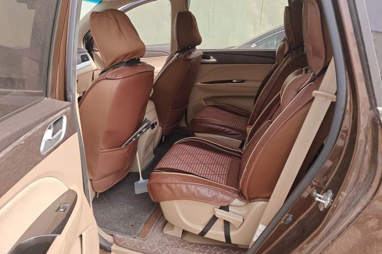 Used Baojun 730 2016 Revised 1.5L Manual Standard Version 7 Seats China V Emission Standard