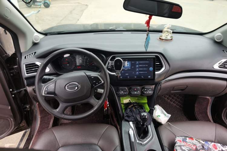 Used GAC Trumpchi GS4 2017 200T Manual Two-Wheel Drive Elite Edition Center Console