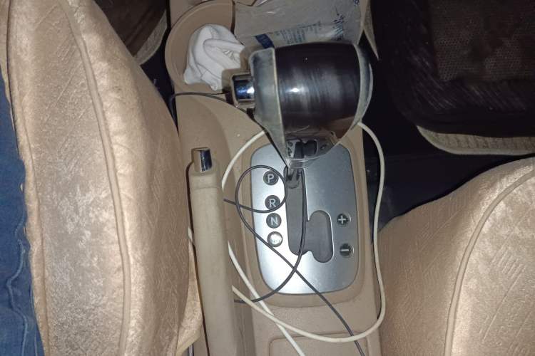 Used Kia Sportage 2013 2.0L Automatic Two-Wheel Drive GL Trim Gear Lever