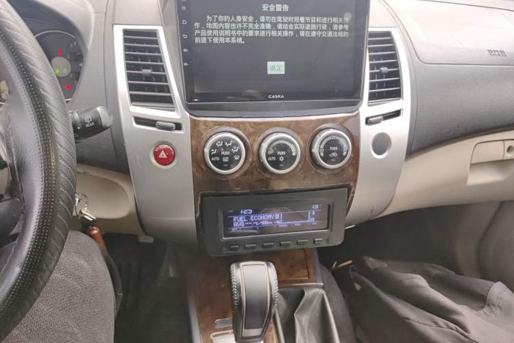 Used Mitsubishi Pajero Sport 2013 3.0L Automatic 4x4 Flagship Edition Audio And AC Panel