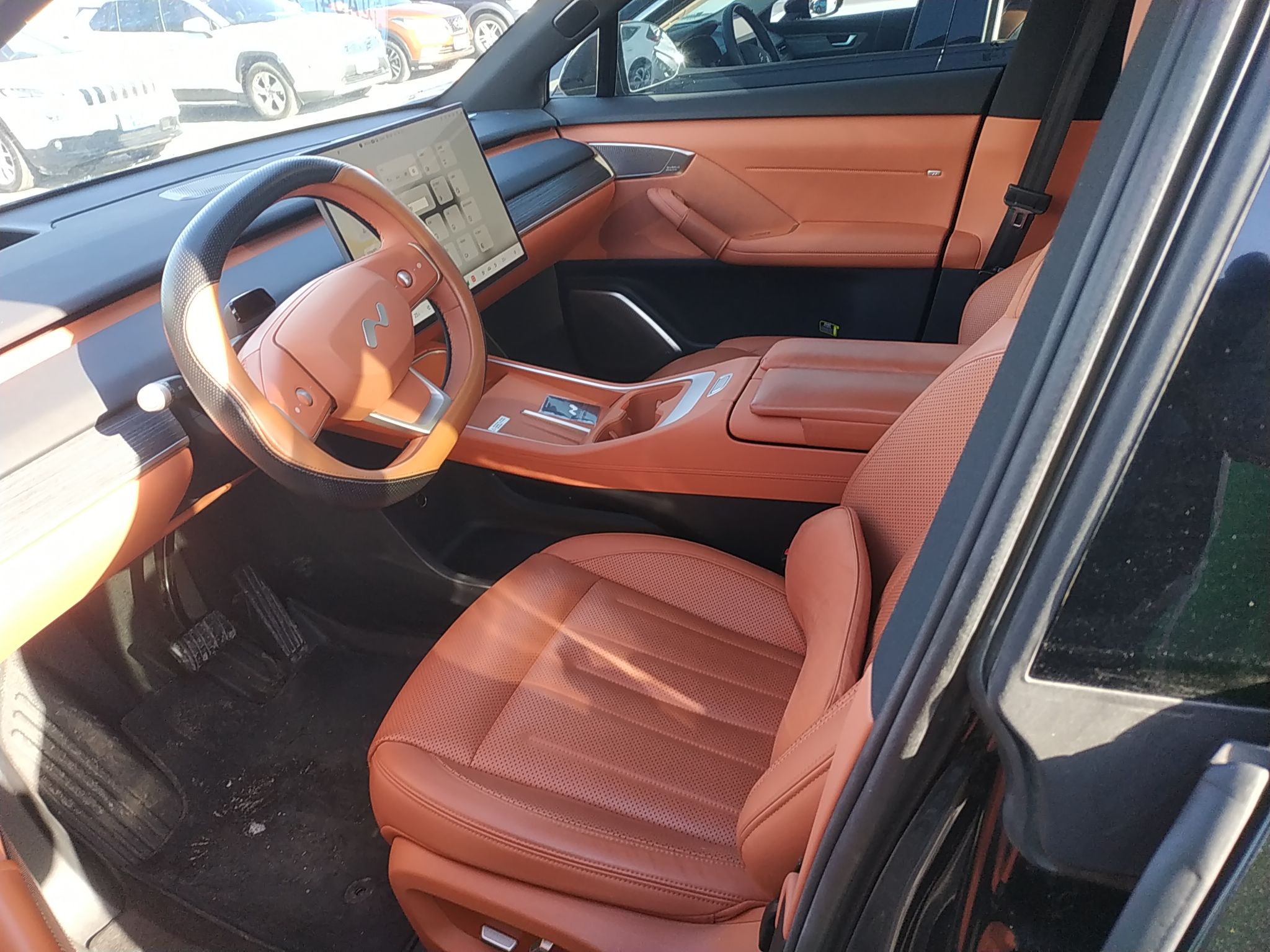 المقاعد الأمامية داخل السيارة