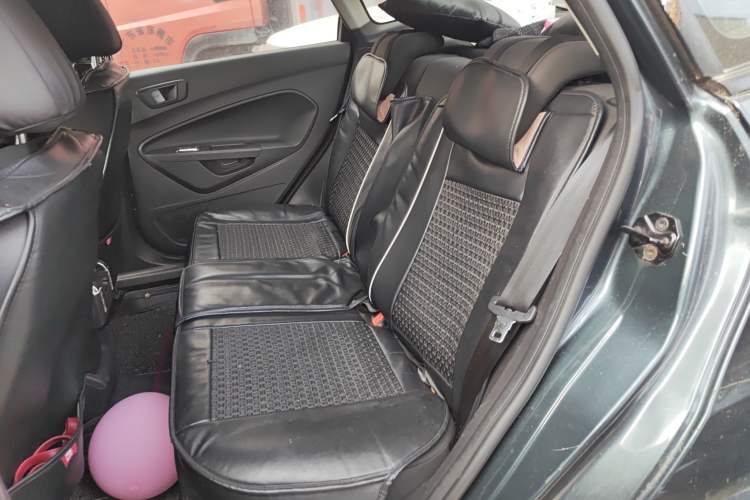 Used Ford Fiesta 2013 Sedan 1.5L Manual Fashion Edition
