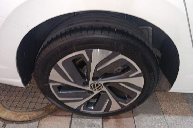 Used Volkswagen Bora 2025 200TSI DSG Enjoy PRO Edition Right Rear Wheel Hub