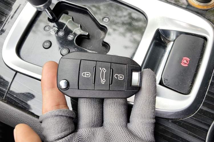 Used Peugeot 3008 2013 2.0L Automatic Trend Edition Vehicle Key