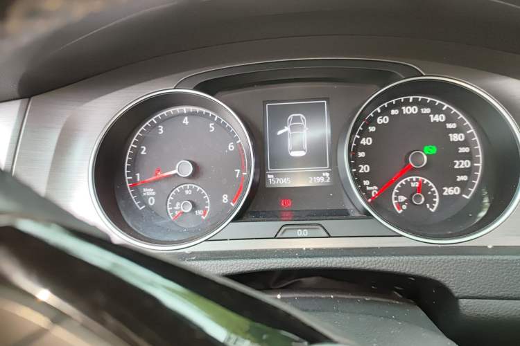 Used Volkswagen Golf 2014 1.4TSI Automatic Luxury Model Instrument Cluster