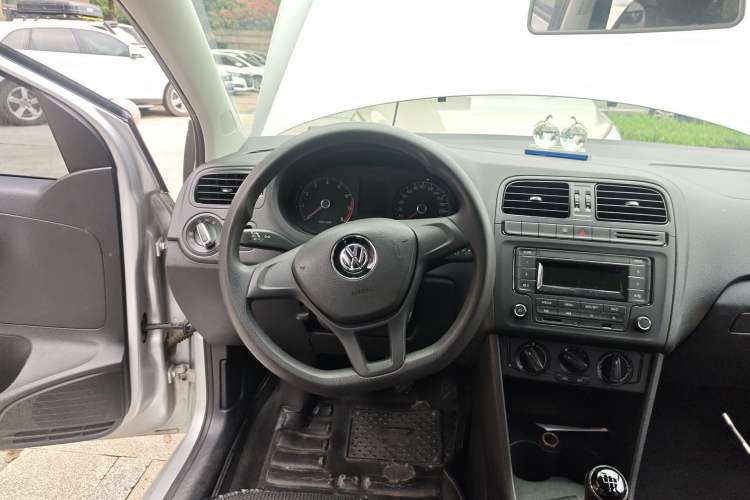 Used Volkswagen Polo 2014 1.4L Manual Fashion Edition Steering Wheel
