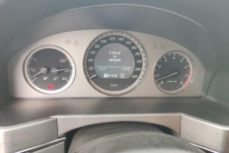 Used Mercedes-Benz GLK-Class 2011 GLK 300 4MATIC Fashion Model Odometer Close Up