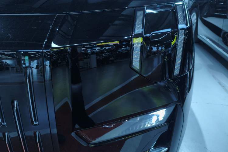 Used Zeekr 009 2024 7-Seater Walk-Through Version Four-Wheel Drive 108 kWh Left Front Headlight