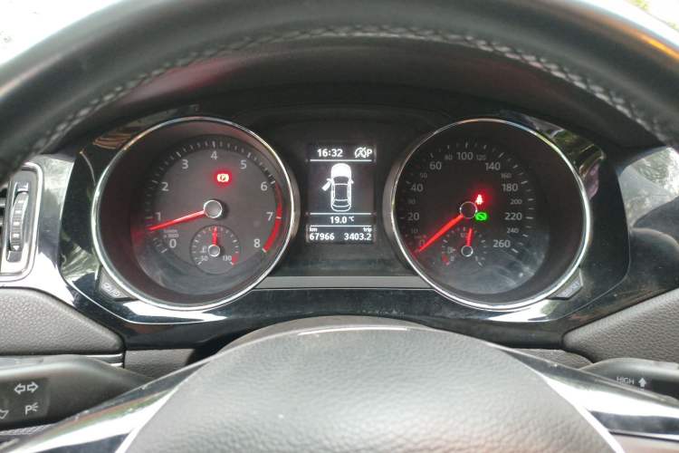 Used Volkswagen Sagitar 2017 180TSI Automatic Luxury Edition Instrument Cluster