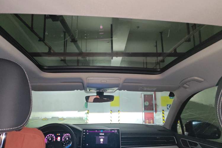 Used Volkswagen Tiguan L 2025 Model Outstanding Version 330TSI Automatic Two-Wheel Drive R-Line Longyao Edition Headliner