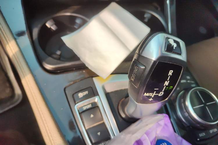 Used BMW 5 Series 2013 525Li Luxury Model
