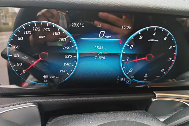 Used Mercedes-Benz GLB 2020 Facelift GLB 200 Fashion Edition Odometer Close Up