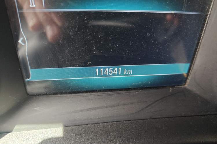 Used Buick Verano 2019 Sedan 20T Dual-Clutch Leading Model Odometer Close Up