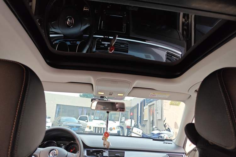 Used Volkswagen C-TREK 2017 230TSI Manual Comfort Version Headliner