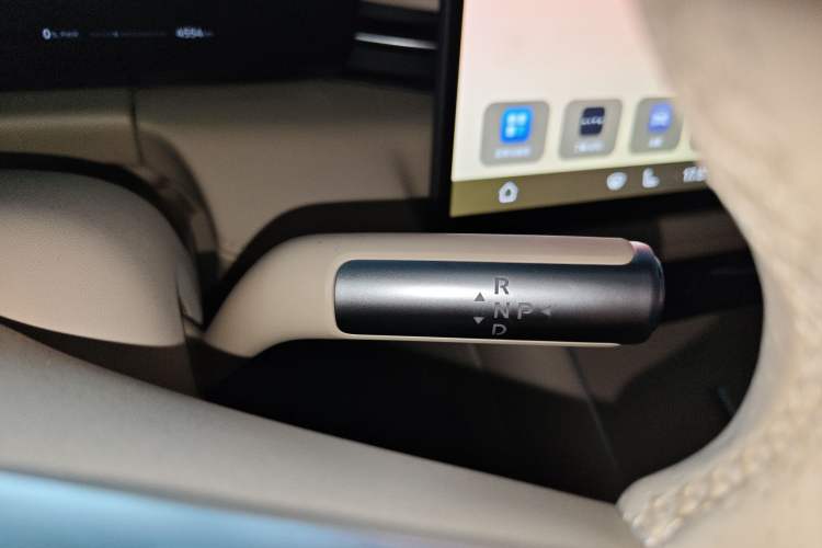 Used Hima AITO M5 2025 Extended-Range Ultra All-Wheel-Drive Version Gear Lever