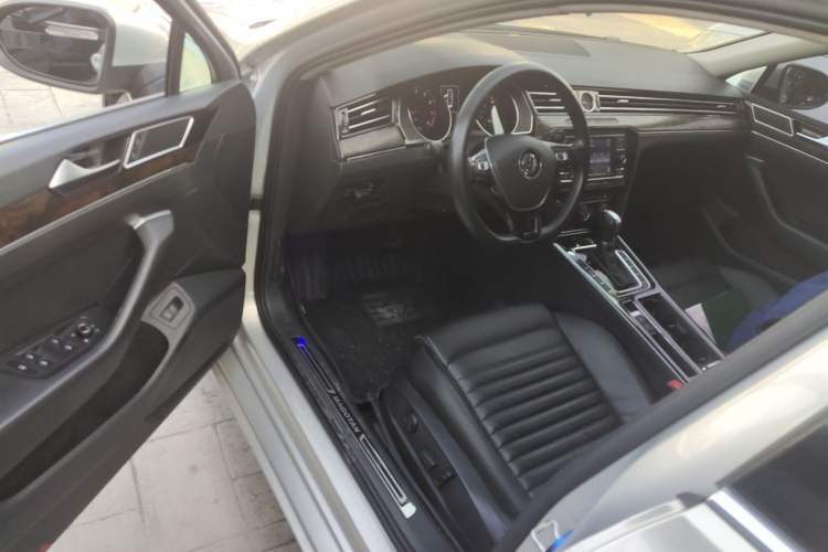 Used Volkswagen Magotan 2018 Facelift 330TSI DSG Luxury Model
