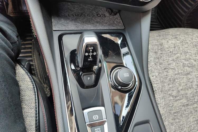 Used Lynk & Co 03 2019 1.5TD DCT JingPro Edition China VI Standard Gear Lever