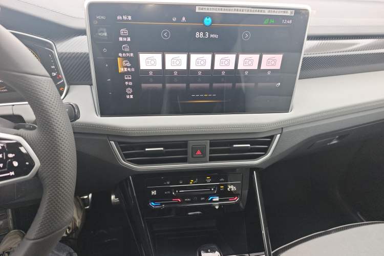 Used Volkswagen Tayron X 2024 330TSI Two-Wheel-Drive Prestige High-Energy Edition Audio And AC Panel