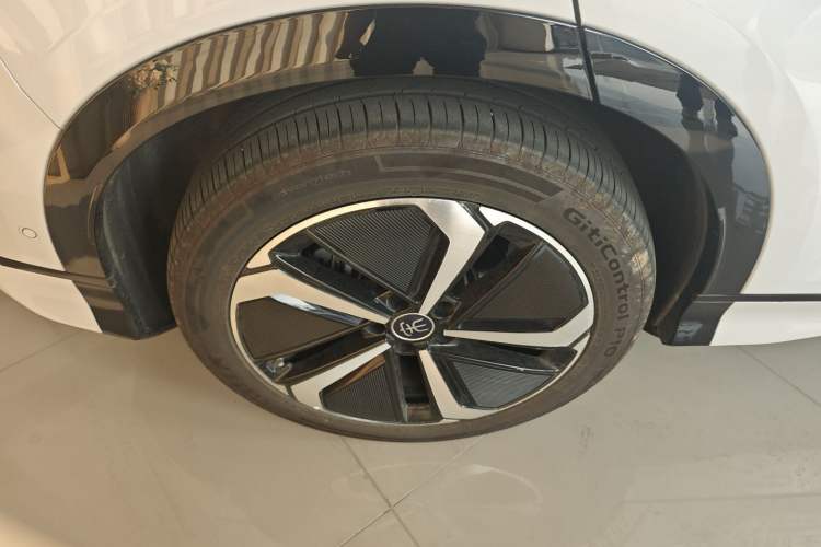 Used BYD Song L EV 2025 Intelligent Driving Version 662 km LiDAR Excellence Edition
