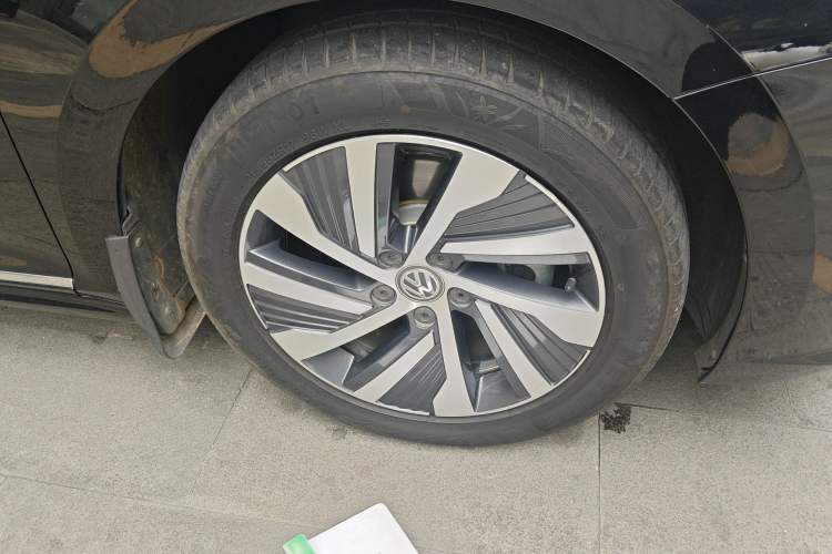 Used Volkswagen Passat New Energy 2019 430 PHEV Hybrid Luxury Edition Right Front Wheel Hub