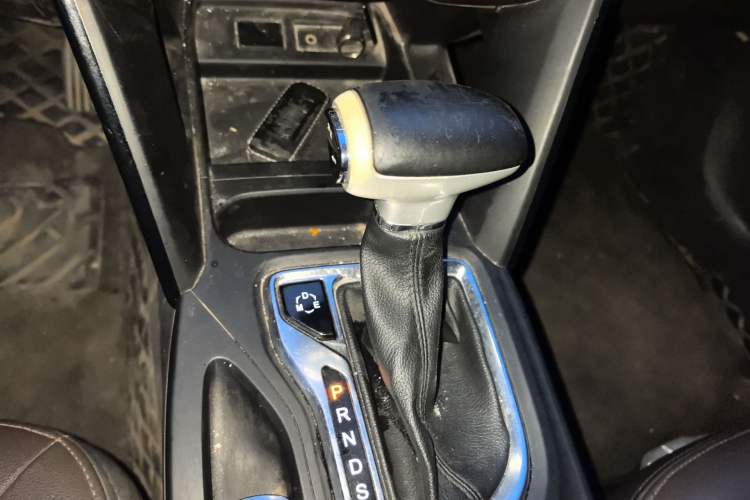 Used GAC Trumpchi GS4 2017 235T Automatic Two-Wheel Drive Luxury Smart Connectivity Version Gear Lever