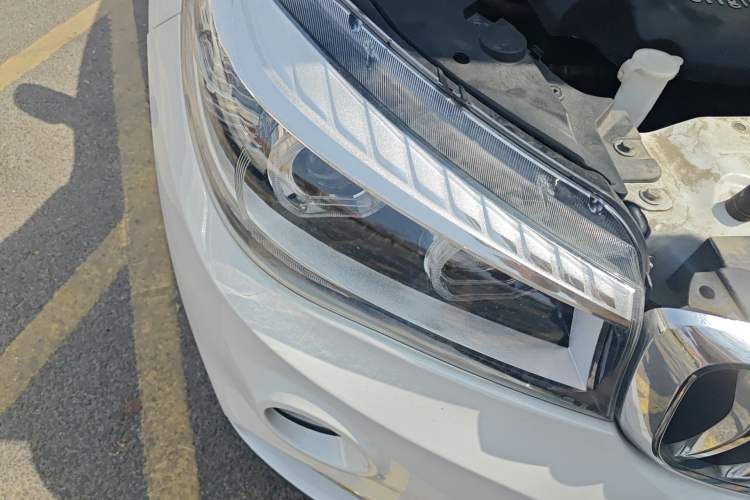 Used SWM X7 2017 1.5T Automatic Smart Enjoyment Version 7 Seats Right Front Headlight