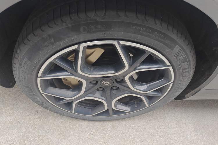 Used CHANGAN NEVO A07 2025 All-Electric "True Fragrance" Edition 710-Mile Long-Range Version Right Rear Wheel Hub