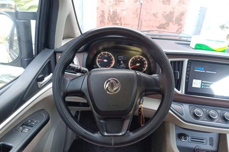 Used FORTHING Lingzhi 2020 M5L 1.6L Comfort Edition 7-Seater Steering Wheel