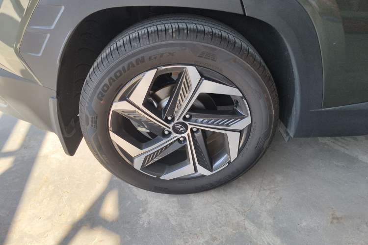 Used Hyundai Tucson 2023 Tucson L 1.5T Automatic Two-Wheel Drive DLX Luxury Edition Right Rear Wheel Hub