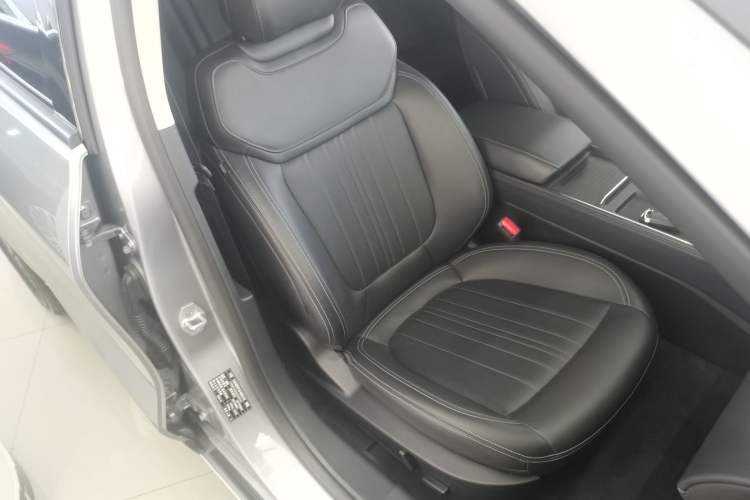 Used Ford Mondeo 2025 2.0T EcoBoost Luxury Version Right Front Seat