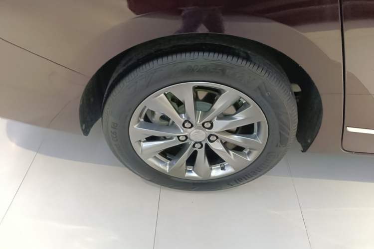 Used Buick GL8 2022 Avenir Aivia Six-Seat Deluxe Edition Right Rear Wheel Hub