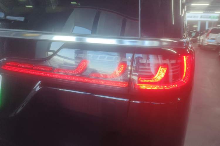 Used VOYAH Dream 2025 PHEV Four-Wheel Drive Prestige Kunpeng Edition
