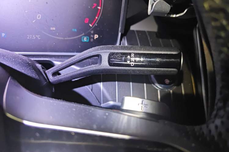 Used Mercedes-Benz C-Class 2024 Restyled C 260 L Sport Edition Gear Lever