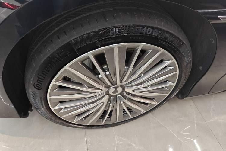 Used Denza Z9 2024 1100 km All-Wheel-Drive Ultra Version
