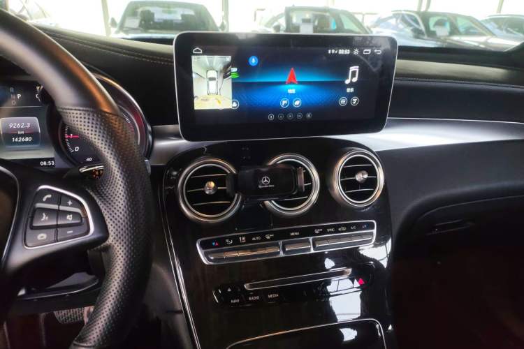 Used Mercedes-Benz GLC 2018 GLC 260 4MATIC Dynamic Edition Audio And AC Panel