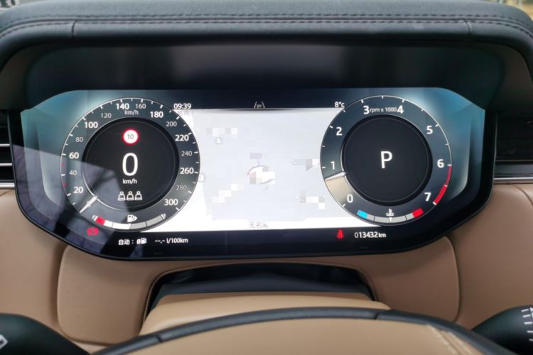 Used Land Rover Range 2024 3.0 L6 400 PS Extended Luxury Edition Instrument Cluster