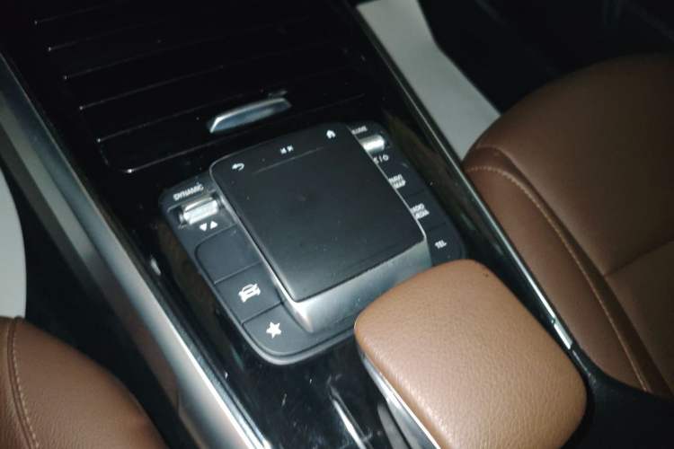 Used Mercedes-Benz GLB 2022 Second Facelift GLB 200 Dynamic Edition Gear Lever