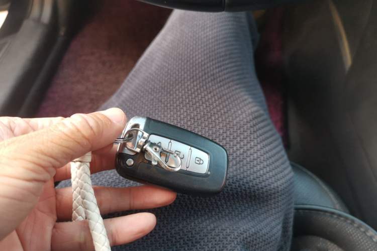 Used Hyundai Sonata 2014 2.4L Automatic Luxury Version China IV Standard Vehicle Key