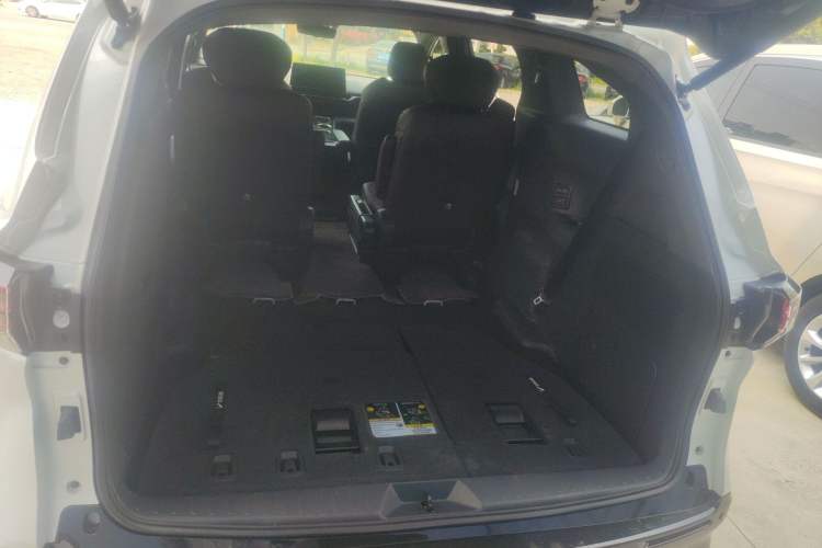 Used Toyota SIENNA 2023 2.5L Hybrid Platinum Edition
